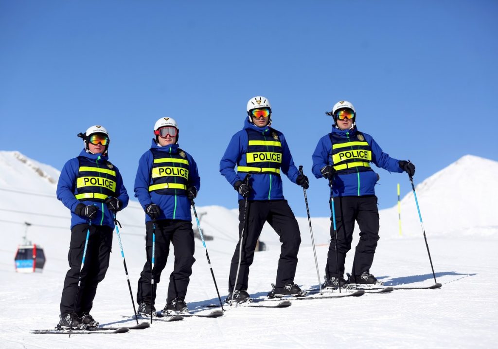 patrouille ski piste