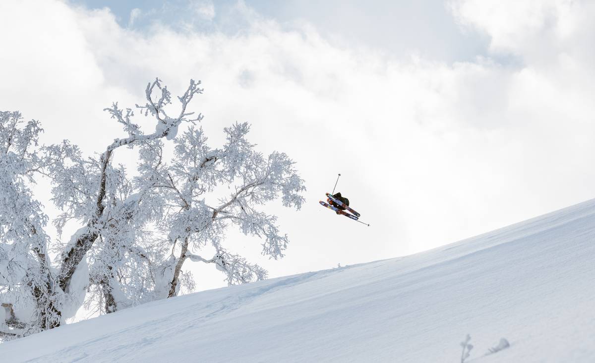 chris benchetler envoie dans le backcountry