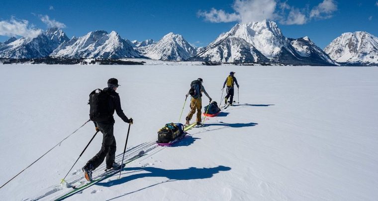 Plus haut, plus loin, plus vite avec la gamme de ski de randonnée Faction Agent