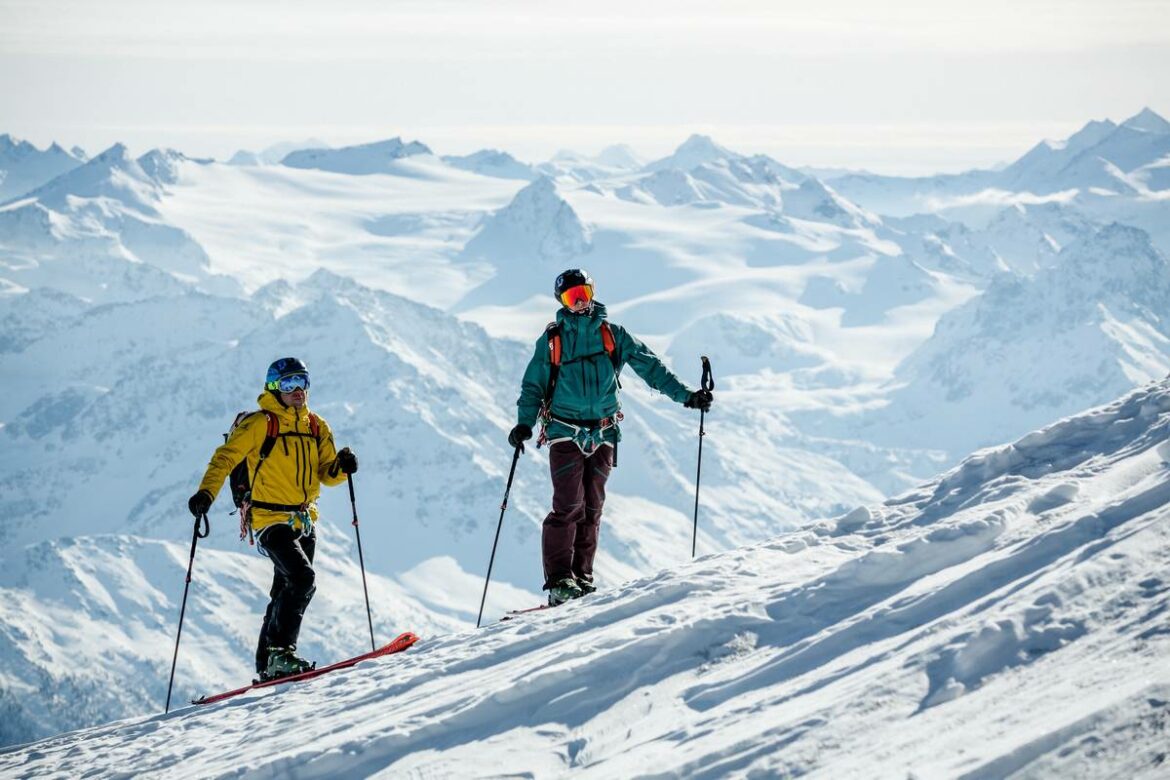 Tenue de ski Scott et matériel ski de rando Freedom to Explore