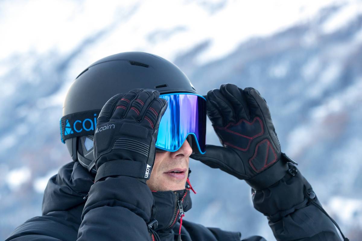 Protégezvous avec les masques de ski, casques de ski et protections dorsales Cairn